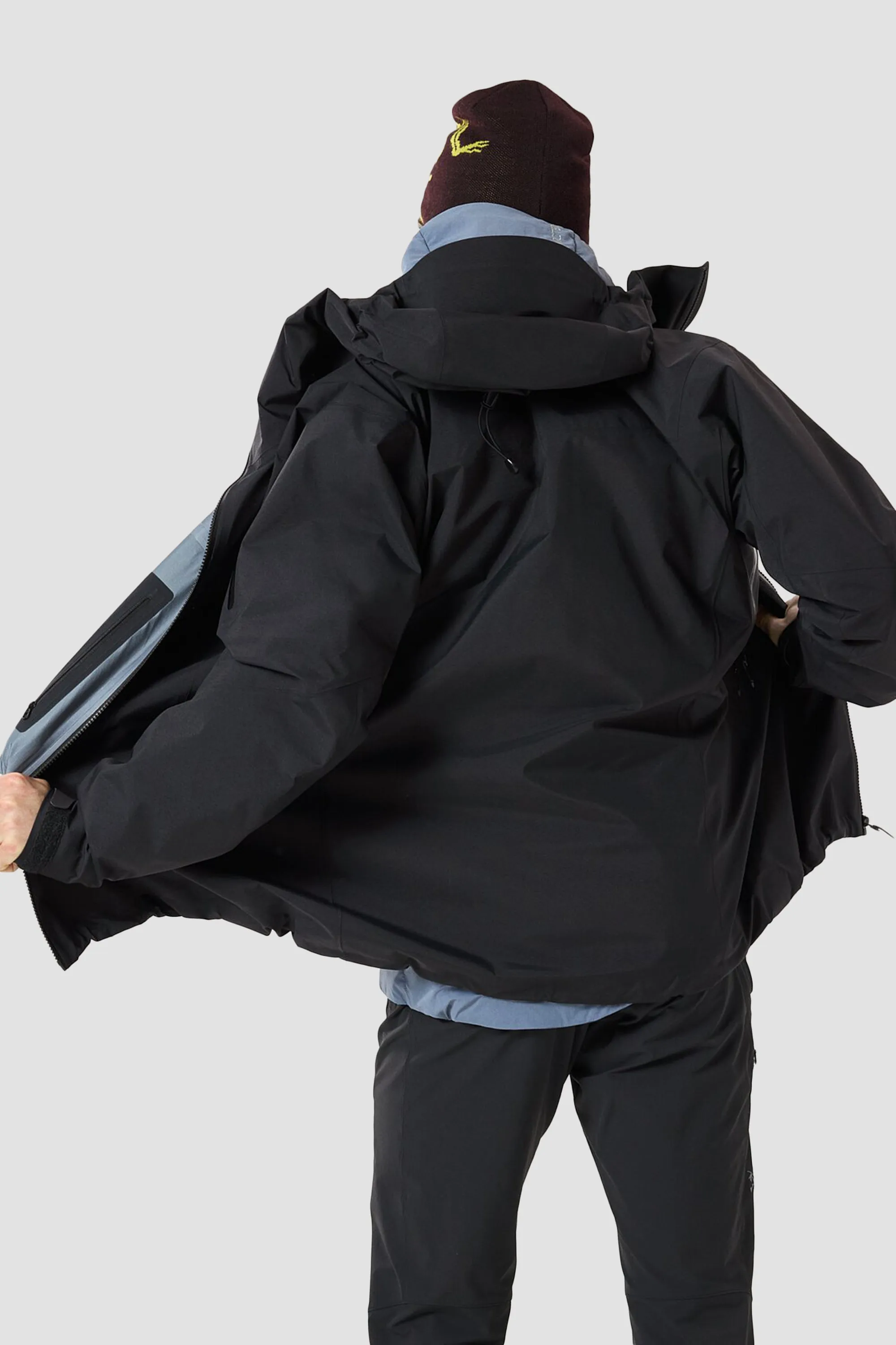 Arc'teryx Men's Alpha SV Jacket in Black