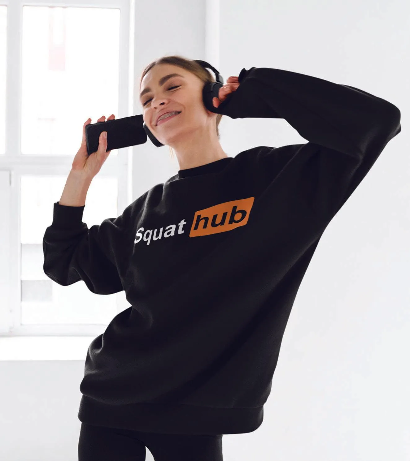 Women's Loose fit Squat hub Sweatshirt (Black)